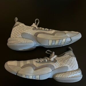 Adidas Trae Young Basketball shoes Men’s Size 13